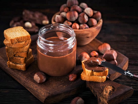 Домашен течен шоколад с печени лешници - снимка на рецептата